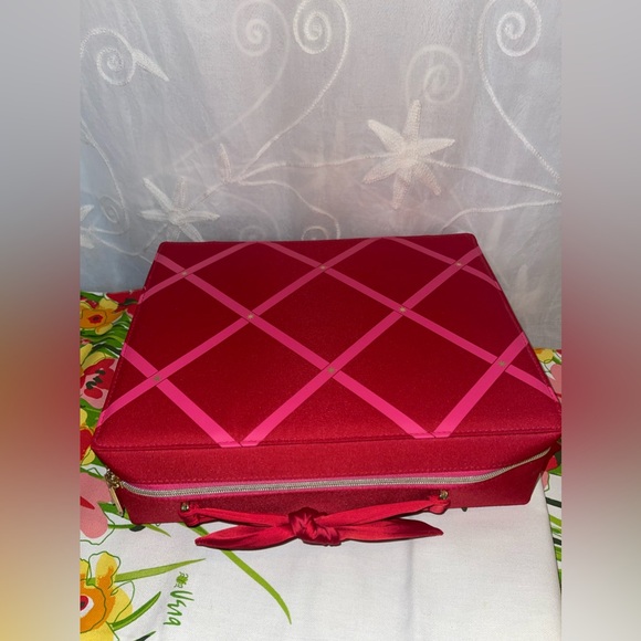 NEW Estée Lauder makeup case, NEW WITH PLASTIC COVER OVER ZIPPER TAGS - Picture 2 of 8